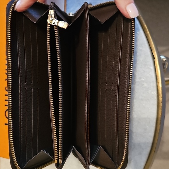 💯AUTHENTIC💯 LOUIS VUITTON DAMIER Ebene Zippy Organizer Wallet - Picture 2 of 10